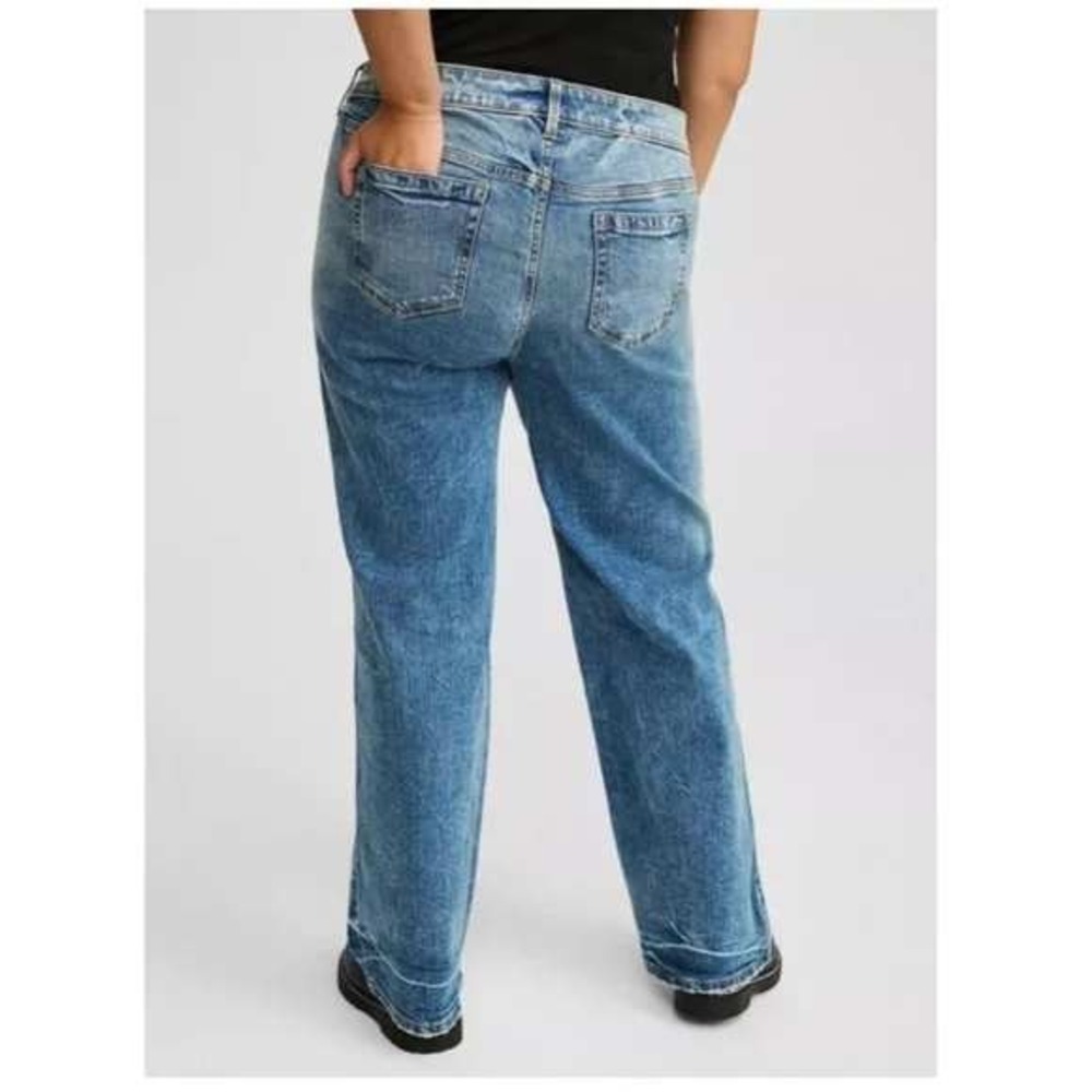 Torrid Womens Boyfriend Jeans Blue Distressed Ripped Knee Straight Leg Denim - Picture 5 of 8